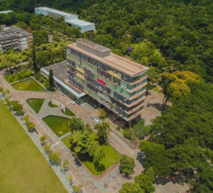 Vista da Universidade Federal de Minas Gerais próxima ao bairro Jaraguá. Vista da Universidade Federal de Minas Gerais próxima ao bairro Jaraguá.