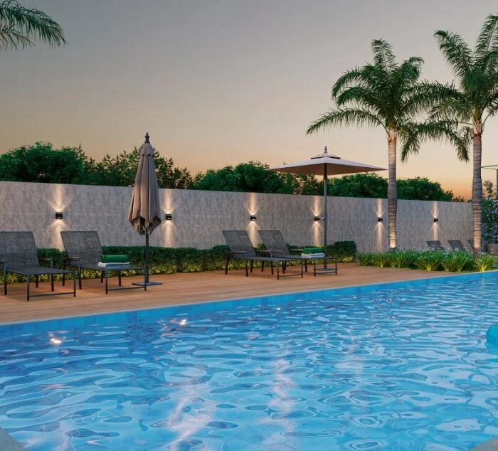 Área de lazer com piscina do Benvindo Condomínio Clube. Imagem da piscina ampla e moderna do Benvindo Condomínio Clube no bairro Jaraguá.