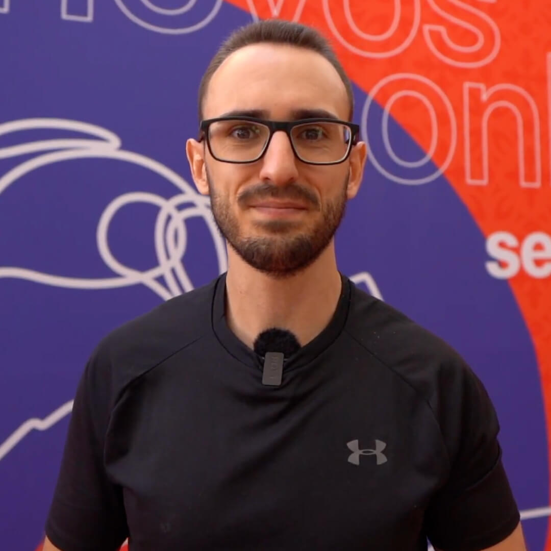 cliente da ZIP incorporadora Pedro Leite dá depoimento durante evento de entrega de chaves do empreendimento Hello Residence em Belo Horizonte