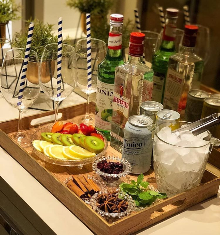 Sugestão de estação de bebidas para o Ano Novo. Estação de bebidas para o Ano Novo.