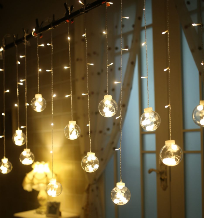 Pontos de luz como decoração de Ano Novo. Pontos de luz pensados para criar atmosfera.