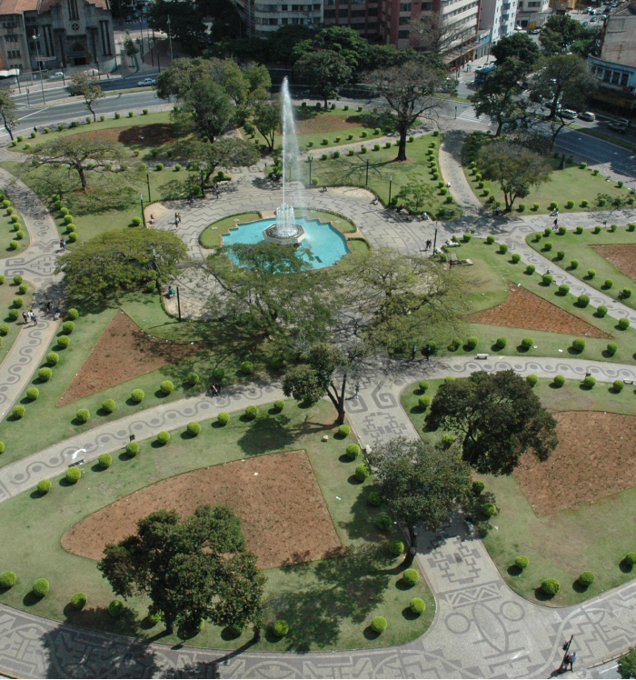 Praça Raul Soares e Galeria São Vicente: pausa e boa gastronomia no centro