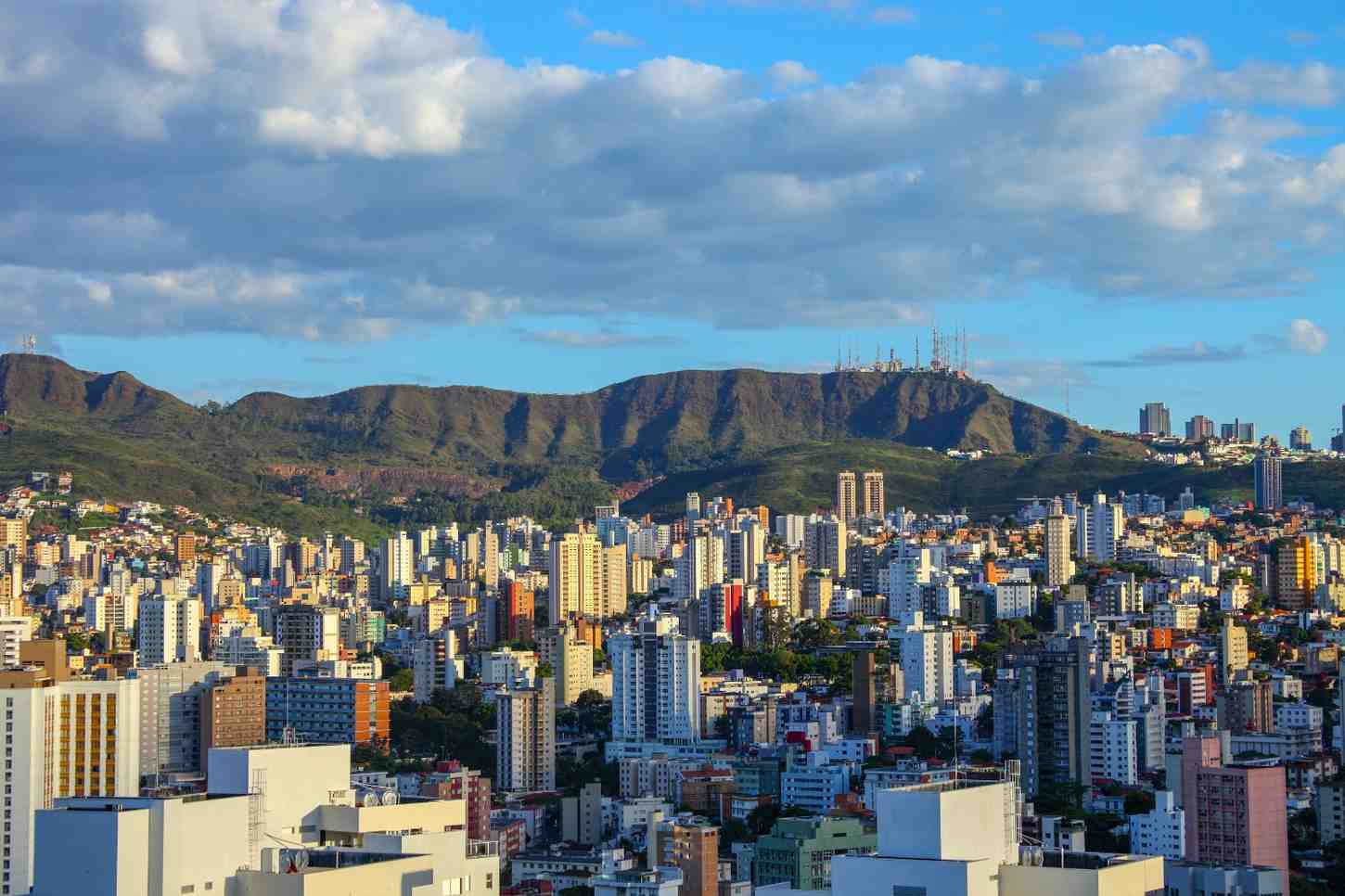 Vistas panorâmica de Belo Horizonte, capital de Minas Gerais, Brasil.