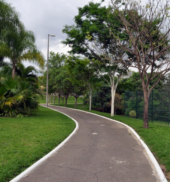 Pista para caminhada no Parque Cássia Eller. Área para caminhada no Parque Cássia Eller.