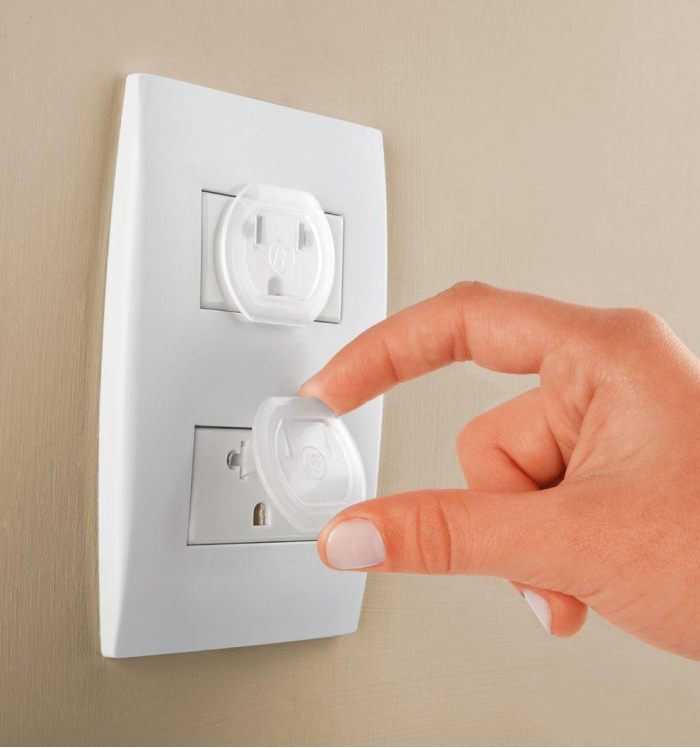 Como proteger tomadas em uma casa com bebês? 
