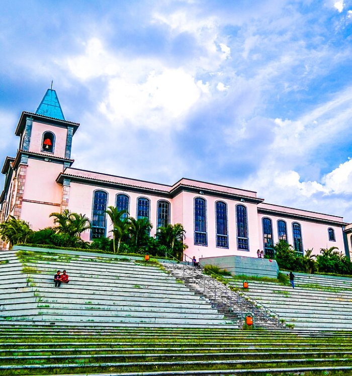 Visão lateral da Igreja Matriz de São Gonçalo
