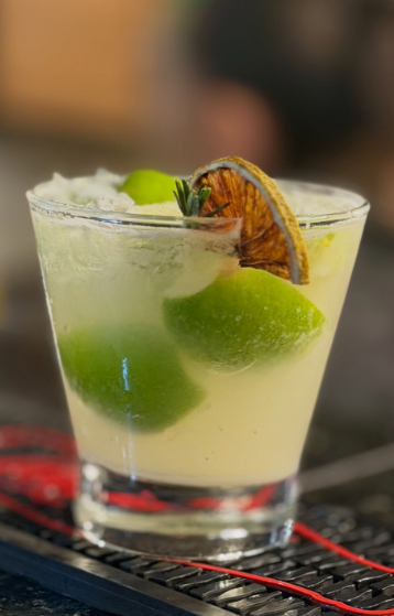 Restaurante em Contagem com caipirinha no menu