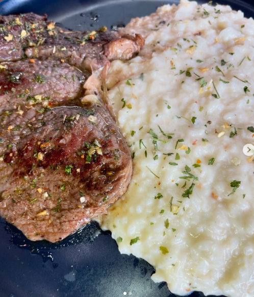 Arroz Piemontese com Bife Ancho em restaurante em Contagem